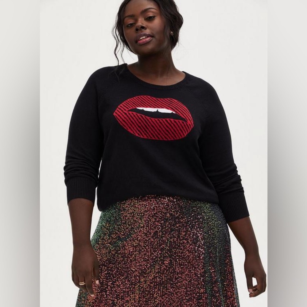 ◾️Torrid Cotton Pullover Raglan Lips Sweater